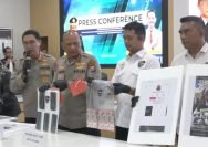Konferensi pers ungkap kasus komplotan modus manipulasi video atau deepfake yang digelar di Mapolda Jatim, Senin (28/4/2025) (Foto: Bidhum Polda Jatim)