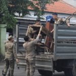 Penertiban PKL di Jalan Indrapura Surabaya (dok. Satpol PP Surabaya)