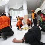 Simulasi tanggap penanganan bencana di Rumah Sakit Eka Candrarini (RSEC) pada Sabtu (26/4/2025).