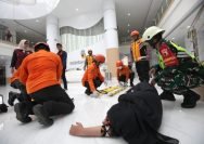 Simulasi tanggap penanganan bencana di Rumah Sakit Eka Candrarini (RSEC) pada Sabtu (26/4/2025).