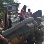 dok. Penertiban PKL di sekitaran kaki Jembatan Suramadu Surabaya (Foto: Satpol PP Surabaya)