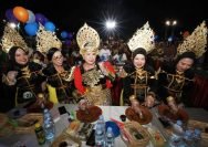Festival Rujak Uleg 2025 berlangsung meriah di Surabaya Expo Center (SBEC) pada Sabtu (17/5/2025) malam.
