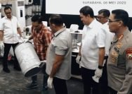 Konferensi pers ungkap kasus penyalahgunaan importasi dan perdagangan bahan berbahaya sianida di Kota Surabaya, Kamis, 8 Mei 2025. (Ist)