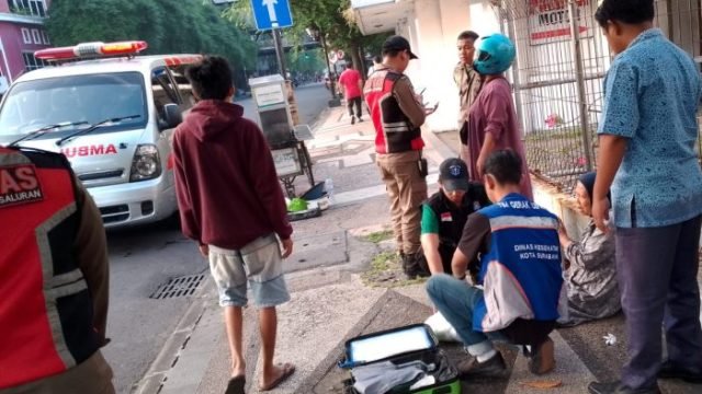 Penanganan kedaruratan korban kecelakaan di Surabaya (dok. CC 112)