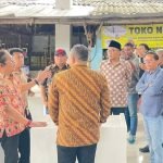 Ketua beserta anggota Komisi B DPRD Surabaya saat sidak Pasar Kembang, Kamis (8/5/2025).