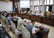 Pemkot Surabaya saat menerima Tim Vrifikasi STBM di Ruang Sidang Wali Kota, Selasa, 6 Mei 2025. (Foto: Pemkot Surabaya)