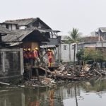 Penertiban Sungai Kalianak Surabaya (dok. Satpol PP)