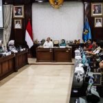 Pemkot Surabaya saat menerima Tim Juri Kinerja PPA Award secara daring di Balai Kota Surabaya, Kamis (12/6/2025).