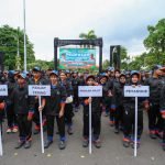 Pelepasan Kontingen Surabaya dalam Pekan Olahraga Provinsi (Porprov) IX Jawa Timur 2025 di halaman Balai Kota Surabaya, Jumat (13/6/2025).