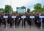 Pelepasan Kontingen Surabaya dalam Pekan Olahraga Provinsi (Porprov) IX Jawa Timur 2025 di halaman Balai Kota Surabaya, Jumat (13/6/2025).