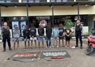 Para remaja yang diduga hendak tawuran saat diamankan Sat Samapta Polres Pelabuhan Tanjung Perak (dok. hum Res Perak)