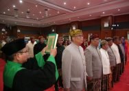 Proses pelantikan pejabat di Graha Sawunggaling, Surabaya, Sabtu (31/5/2025)