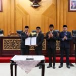 Rapat paripurna persetujuan Pertanggungjawaban Pelaksanaan APBD Tahun 2024 di Gedung DPRD Surabaya, Senin (30/6/2025).