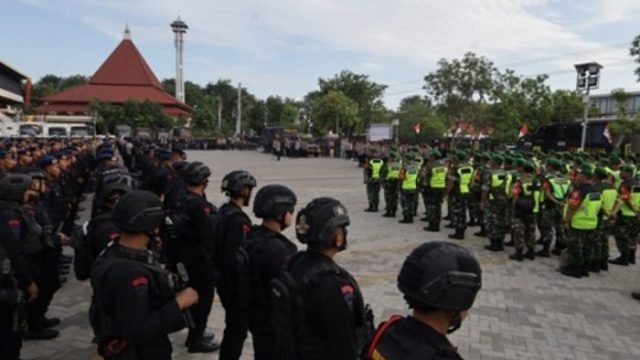 Apel pengamanan sebelum acara pengesahan warga baru PSHT di Kampus Universitas Dr. Soetomo Surabaya, pada Jumat, 27 Juni 2025 (dok. Hum Res)