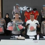 Konferensi pers pengungkapan tiga kasus pencurian motor yang digelar di Polrestabes Surabaya, Rabu (9/7/2025). (Hum-Res)