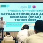 Kalaksa BPBD Jatim Gatot Soebroto saat membuka kegiatan bertajuk ToT SPAB 2025 (dok. BPBD Jatim)