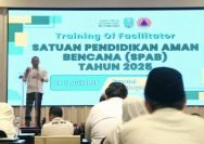 Kalaksa BPBD Jatim Gatot Soebroto saat membuka kegiatan bertajuk ToT SPAB 2025 (dok. BPBD Jatim)