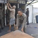 Penertiban bangunan liar (bangli) di sepanjang Jalan Ketintang Permai, Rabu (9/7/2025).