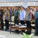 Forkopimda Surabaya mengikuti acara peluncuran kelembagaan Koperasi Merah Putih bersama Presiden Prabowo Subianto, secara daring di Convention Hall, Surabaya, Senin (21/7/2025)