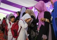 Acara bertajuk "Santunan Cinta Asa di Bulan Asyura" ini digelar di Halaman Balai Kota Surabaya pada Sabtu (12/7/2025).