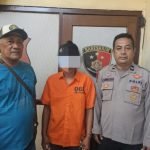 Tersangka saat diamankan Polsek Semampir, Polres Tanjung Perak Surabaya (dok. Hum Res-Perak)