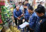 Satgas Pangan Surabaya melakukan sidak pasar dan perusahaan distribusi beras, Kamis (17/7/2025).