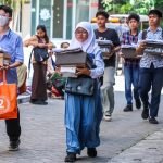 Distribusi perlengkapan sekolah kepada penerima Beasiswa Pemuda Tangguh dipusatkan di Gelanggang Remaja Surabaya pada 22-25 Juli 2025 (Istimewa)