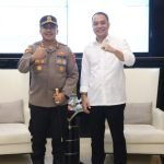 Wali Kota Surabaya, Eri Cahyadi, menerima kunjungan kerja Kapolres Pelabuhan Tanjung Perak, AKBP Wahyu Hidayat, di Balai Kota Surabaya, Rabu (9/7/2025) (Hum Res Perak)
