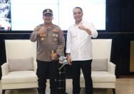 Wali Kota Surabaya, Eri Cahyadi, menerima kunjungan kerja Kapolres Pelabuhan Tanjung Perak, AKBP Wahyu Hidayat, di Balai Kota Surabaya, Rabu (9/7/2025) (Hum Res Perak)