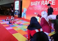 Lomba Baby Race atau Bayi Merangkak, di Exhibition Hall Grand City Surabaya, Minggu (17/8/2025).