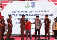 Acara penyerahan surat ketetapan penyelesaian perkara berdasarkan keadilan restoratif di Liponsos Keputih Surabaya, Jumat (29/8/2025).