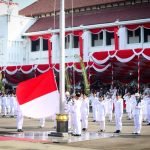 Upacara Hari Ulang Tahun (HUT) ke-80 Republik Indonesia di Halaman Balai Kota Surabaya, Minggu (17/8/2025).