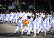 Paskibraka saat upacara peringatan HUT ke-80 Republik Indonesia di Halaman Balai Kota Surabaya, Sabtu (17/8/2025).