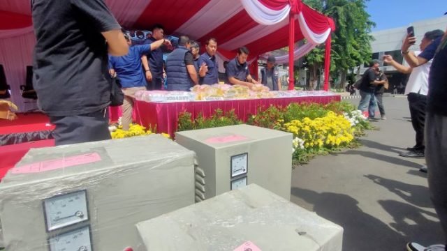 Konferensi pers ungkap kasus narkoba di Mapolrestabes Surabaya, Selasa (9/9/2025)