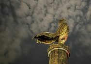 Monumen "Ayam Jago" di Lidah Wetan, Lakarsantri, Surabaya (Istimewa)