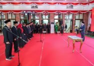 Prosesi pelantikan Sekretaris Daerah (Sekda) bersama sejumlah pejabat di Loby Lantai 2 Balai Kota Surabaya, Kamis (4/9/2025).