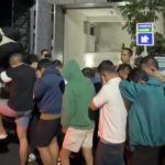 Puluhan orang diamankan saat penggerebekan di salah satu hotel Surabaya, Minggu (19/10/2025) dinihari. (Sc: Samapta Polrestabes Surabaya)