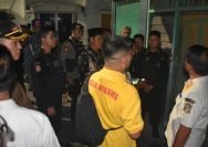 Petugas gabungan melakukan pengawasan di eks lokalisasi Moroseneng Surabaya (dok. Satpol PP Surabaya)