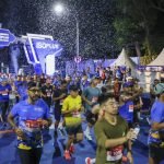 Event lari bertajuk "Surabaya ISOPLUS MARATHON 2025" di kawasan Taman Surya, Balai Kota Surabaya, Minggu (19/10/2025) pagi.