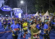 Event lari bertajuk "Surabaya ISOPLUS MARATHON 2025" di kawasan Taman Surya, Balai Kota Surabaya, Minggu (19/10/2025) pagi.