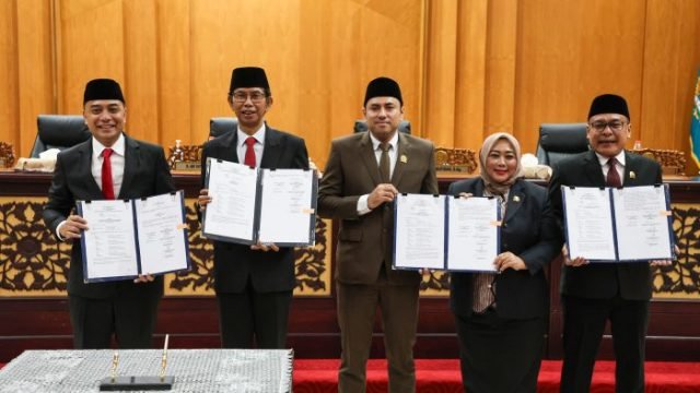 Rapat paripurna KUA-PPAS APBD 2026 di Gedung DPRD Kota Surabaya, Selasa (30/9/2025).