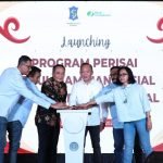 Launching Program Perisai Peduli Jaminan Sosial Bagi Pekerja Informal di Balai Pemuda Surabaya, Jumat (7/11/2025).