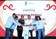 Launching Program Perisai Peduli Jaminan Sosial Bagi Pekerja Informal di Balai Pemuda Surabaya, Jumat (7/11/2025).