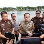 Acara penyerahan sekaligus peresmian aset di Gazebo UNESA, Kamis (13/11/2025).