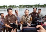 Acara penyerahan sekaligus peresmian aset di Gazebo UNESA, Kamis (13/11/2025).