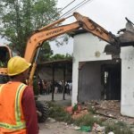 Proses Pembongkaran Pasar Simo Mulyo Surabaya.