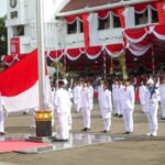 Upacara Peringatan Hari Ulang Tahun (HUT) ke-81 Republik Indonesia di Halaman Balai Kota Surabaya, Senin (17/8/2026).